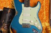 Fender 2022 Custom Shop 61 Stratocaster Heavy Relic Aged Ocean Turquoise over 3 Tone Sunburst-2.jpg